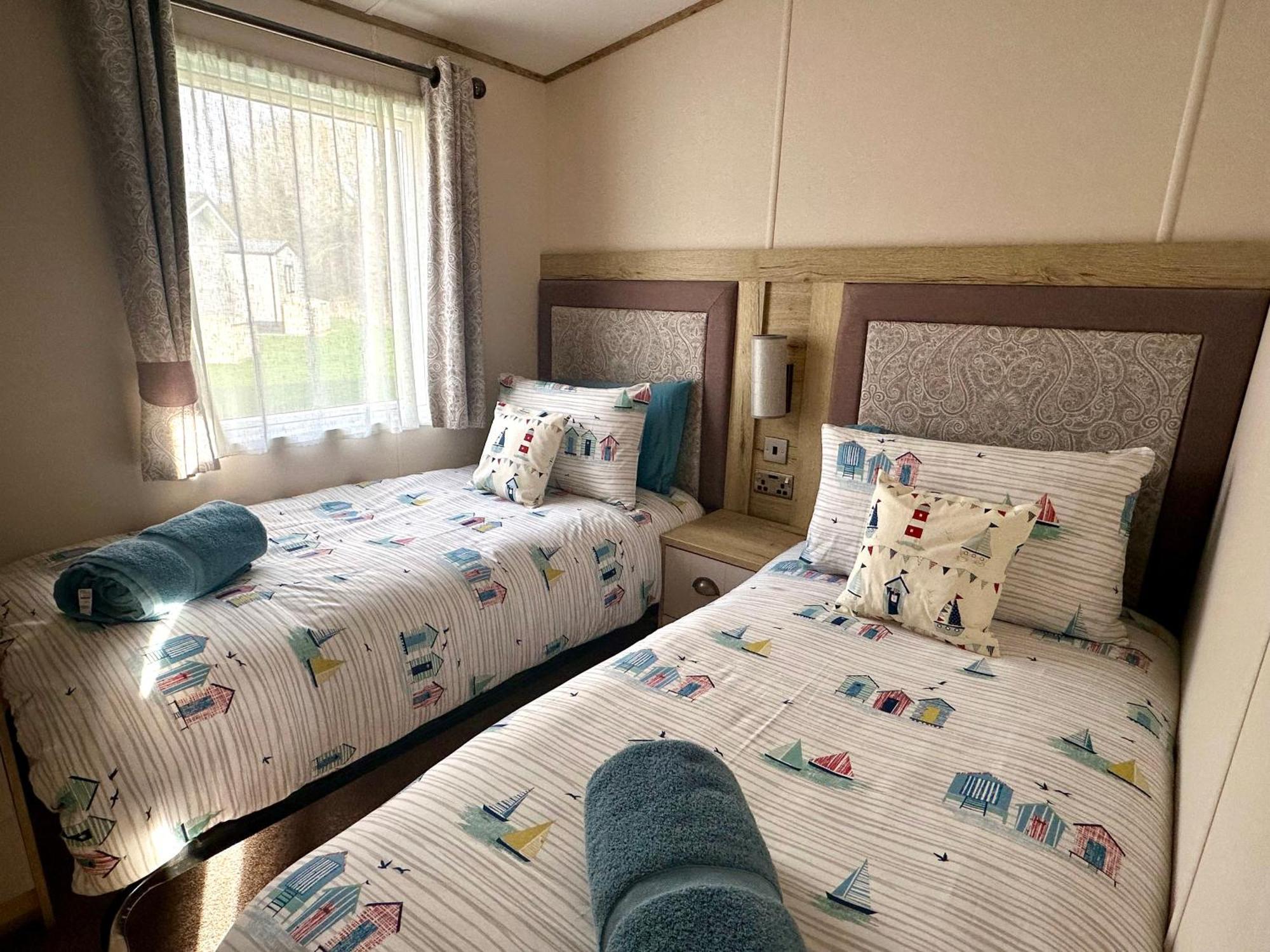The Boat House, Hot Tub Lodge 南塞尔尼 外观 照片